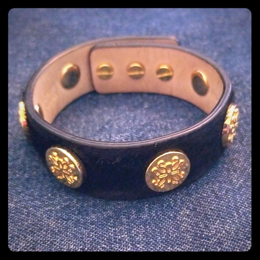 Rustic cuff Black calfskin bracelet with Gold